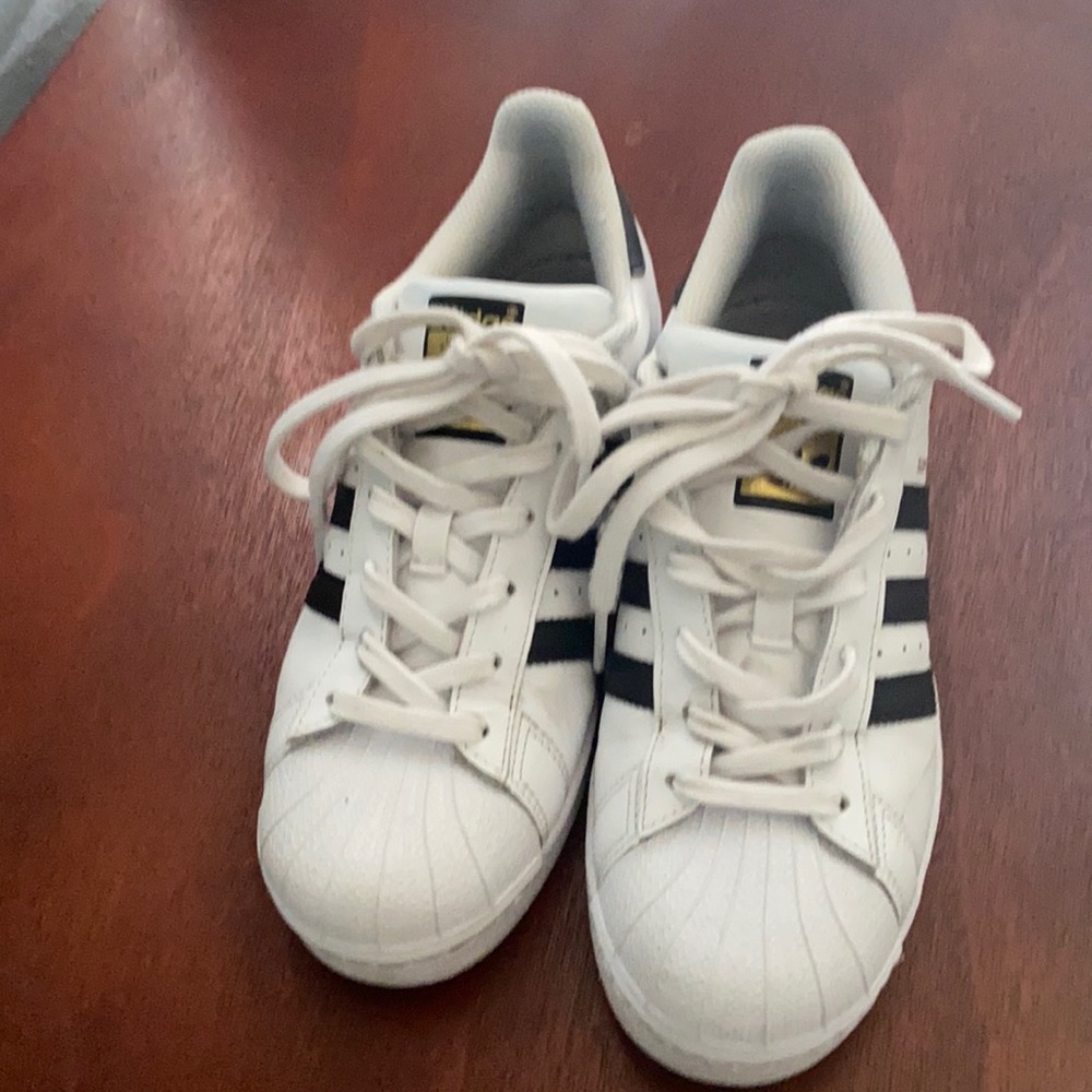 Adidas shoes size 7 women’s